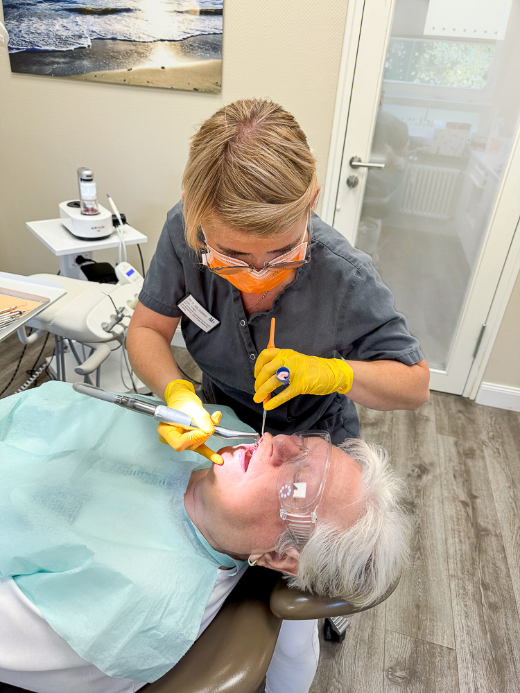 Erwachsenenprophylaxe Dr. Lindhammer Zahnärztin Berlin Erwachsenenprophylaxe Dr. Lindhammer Zahnärztin Berlin