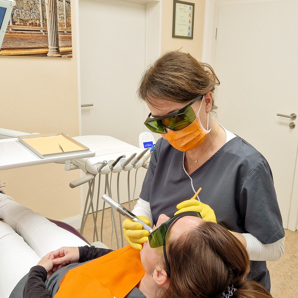 Lasertherapie bei Dr Lindhammer Zahnärztin Berlin Lasertherapie bei Dr Lindhammer Zahnärztin Berlin