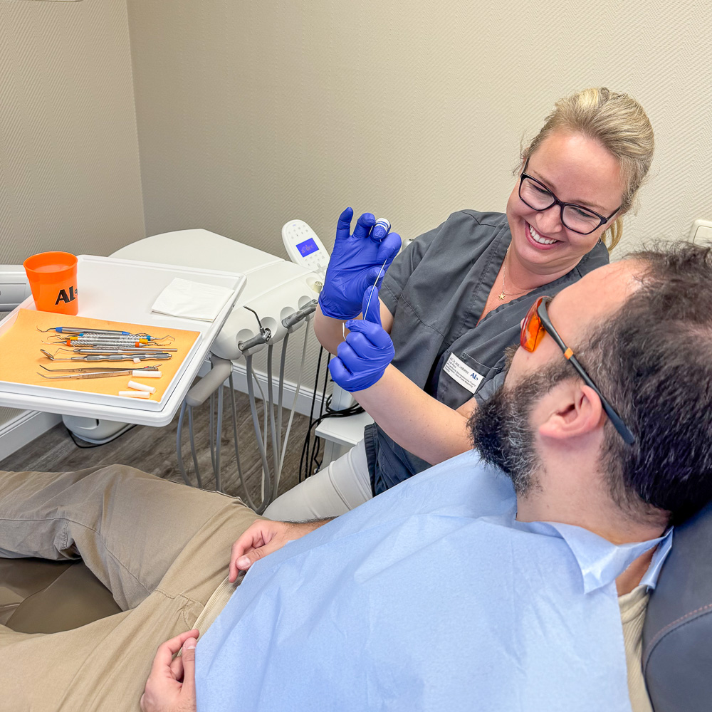 Professionelle Zahnreinigung bei Dr. Lindhammer Zahnärztin Berlin Professionelle Zahnreinigung bei Dr. Lindhammer Zahnärztin Berlin