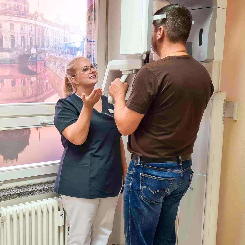 Röntgen bei Dr. Lindhammer Zahnärztin Berlin Röntgen bei Dr. Lindhammer Zahnärztin Berlin
