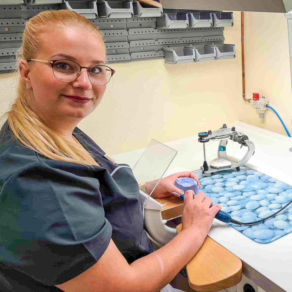 Praxislabor bei Dr. Lindhammer Zahnärztin Berlin Praxislabor bei Dr. Lindhammer Zahnärztin Berlin