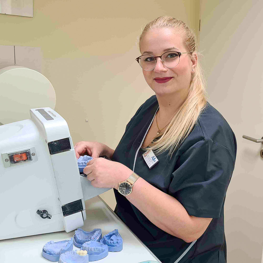 Praxislabor bei Dr. Lindhammer Zahnärztin Berlin Praxislabor bei Dr. Lindhammer Zahnärztin Berlin