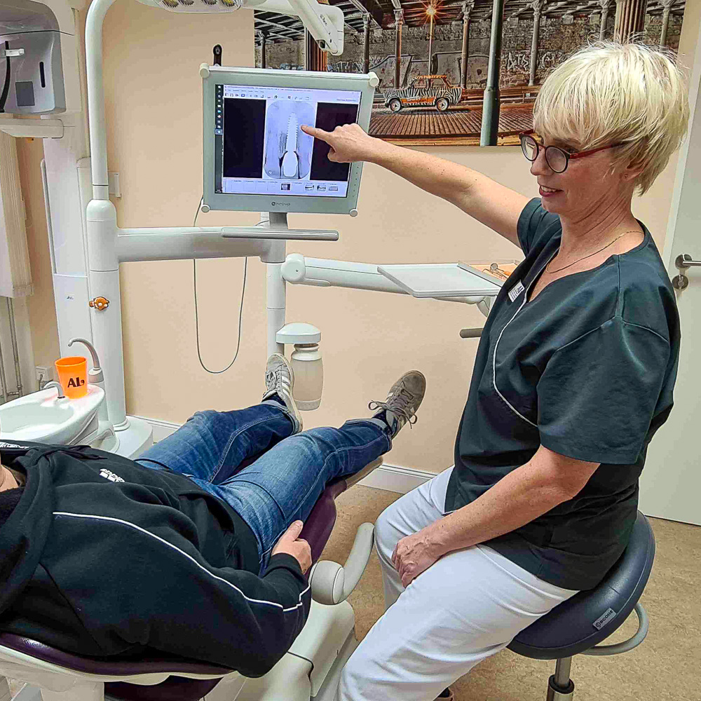 Röntgen bei Dr. Lindhammer Zahnärztin Berlin Röntgen bei Dr. Lindhammer Zahnärztin Berlin